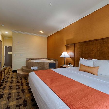 Best Western Plus Delta Inn & Suites Oakley Eksteriør bilde
