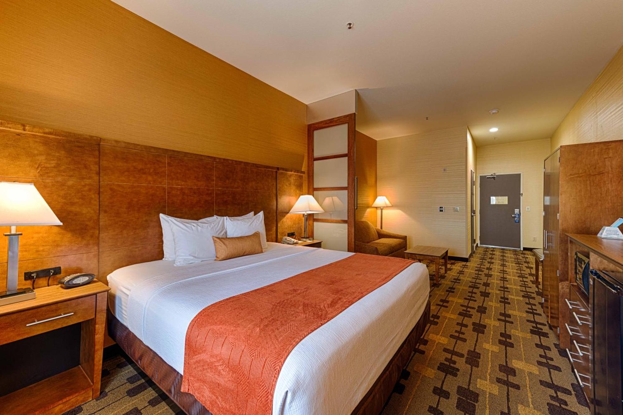 Best Western Plus Delta Inn & Suites Oakley Eksteriør bilde