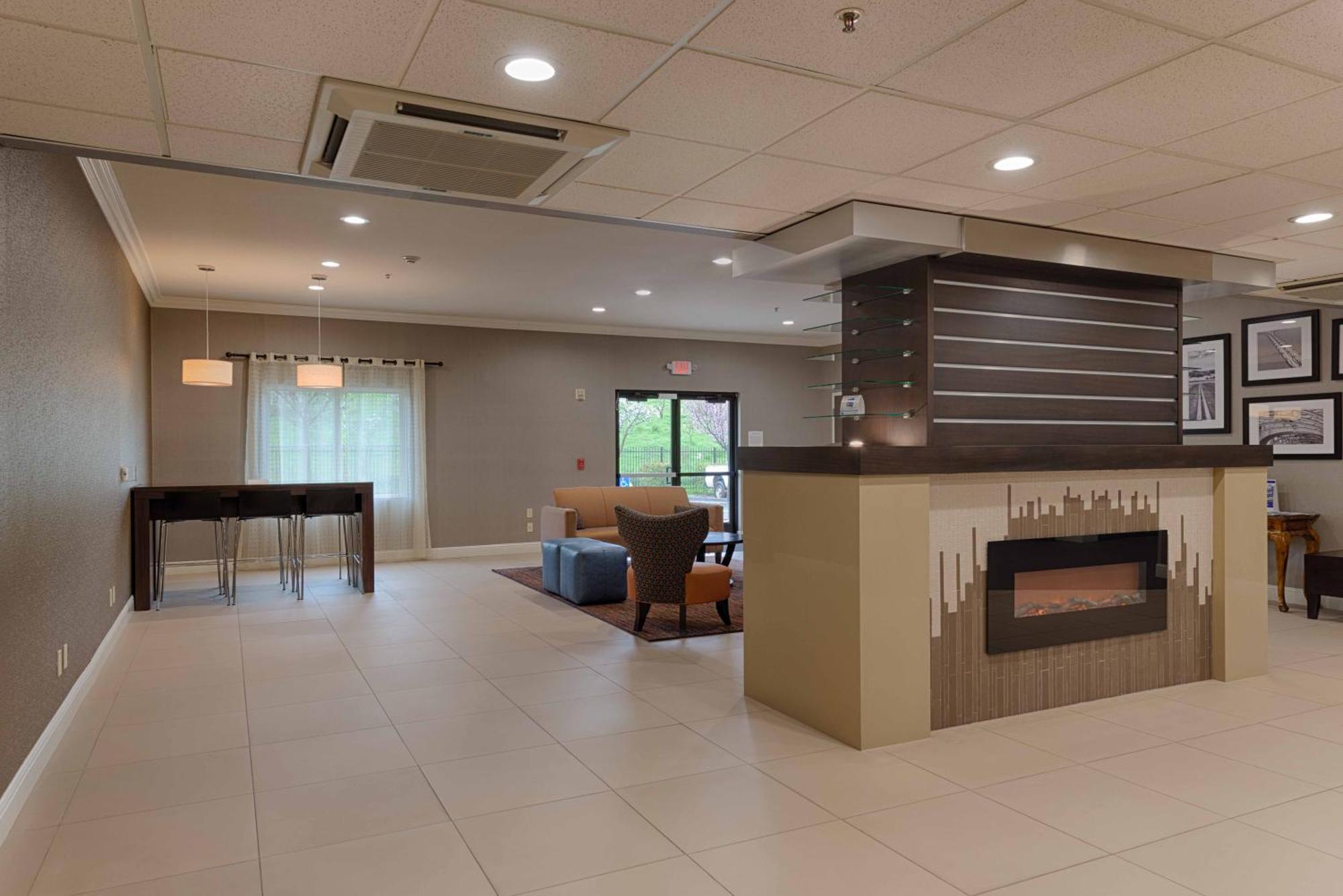 Best Western Plus Delta Inn & Suites Oakley Eksteriør bilde