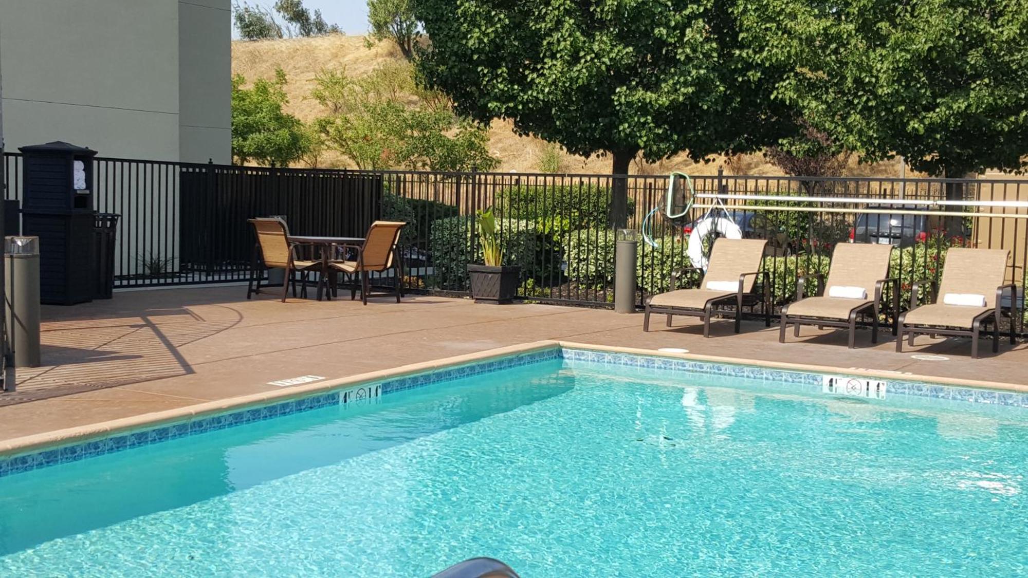 Best Western Plus Delta Inn & Suites Oakley Eksteriør bilde
